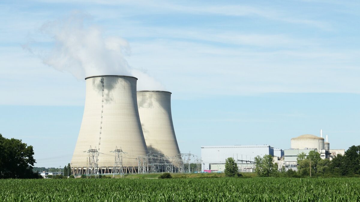 تسعى المملكة المتحدة إلى نهضة في مجال الطاقة النووية – لكن الخبراء يتساءلون عما إذا كانت ذات قيمة مقابل المال